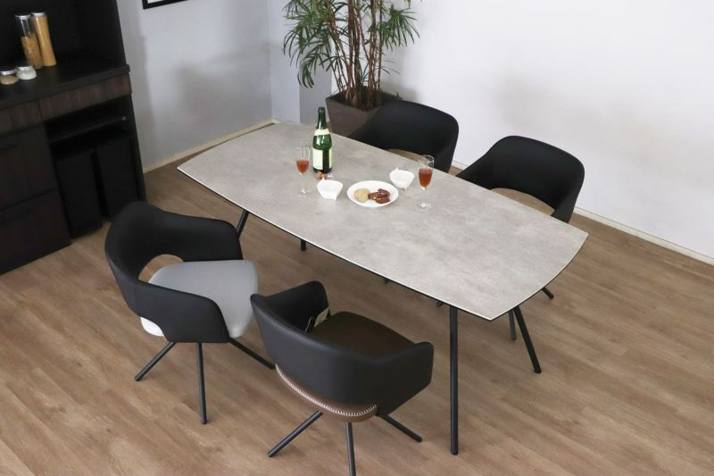 セラミック製のテーブルの特徴について <セラミック製のダイニングテーブルで極上の空間を演出>